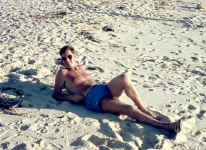 hugo on beach.jpg (91292 bytes)
